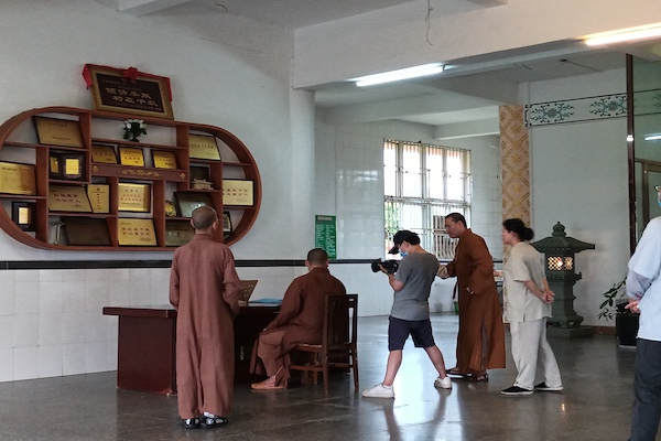 追根溯源——《佛門禮儀》系列視頻在石獅龍海寺開拍