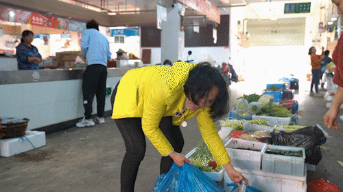 世界自閉癥日｜廟里來(lái)了個(gè)年輕女人，卻成為四個(gè)星星孩子的媽媽?zhuān)屢磺凶兊酶篮? src=