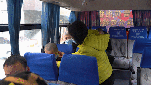 世界自閉癥日｜廟里來(lái)了個(gè)年輕女人，卻成為四個(gè)星星孩子的媽媽?zhuān)屢磺凶兊酶篮? src=